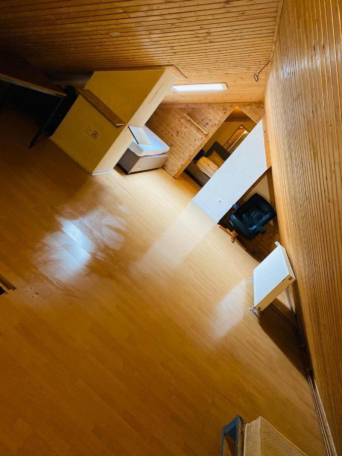 Zimmer Im Dachgeschoss Кайзерслаутерн Екстер'єр фото